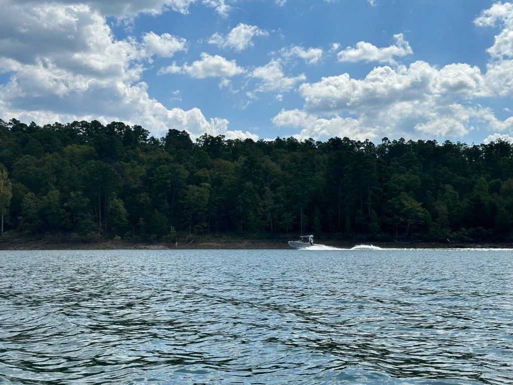 Boat ramps in Arkansas with public launch access, river and reservoir ramps, and location-based directions.