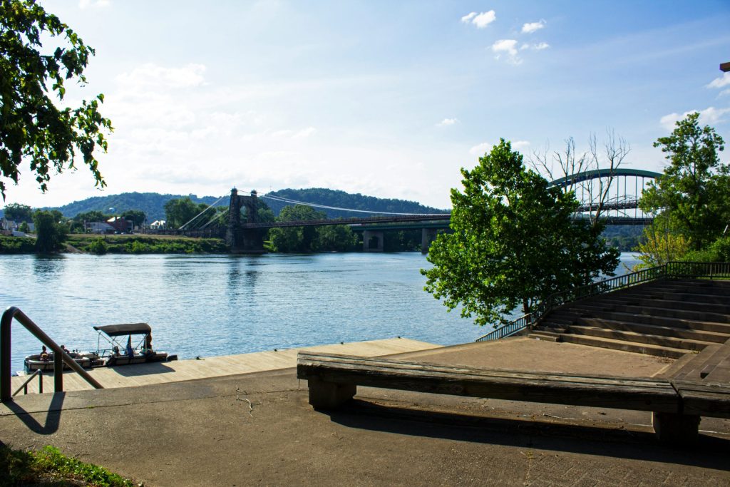 Boat ramps in West Virginia with public launch locations, river and lake access, and ramp directions and details.